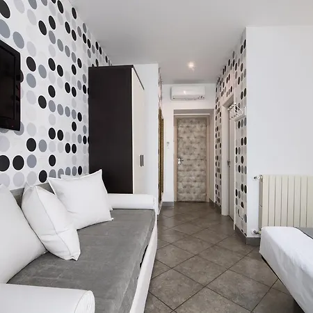 Domus Pietro Πανσιόν 3*